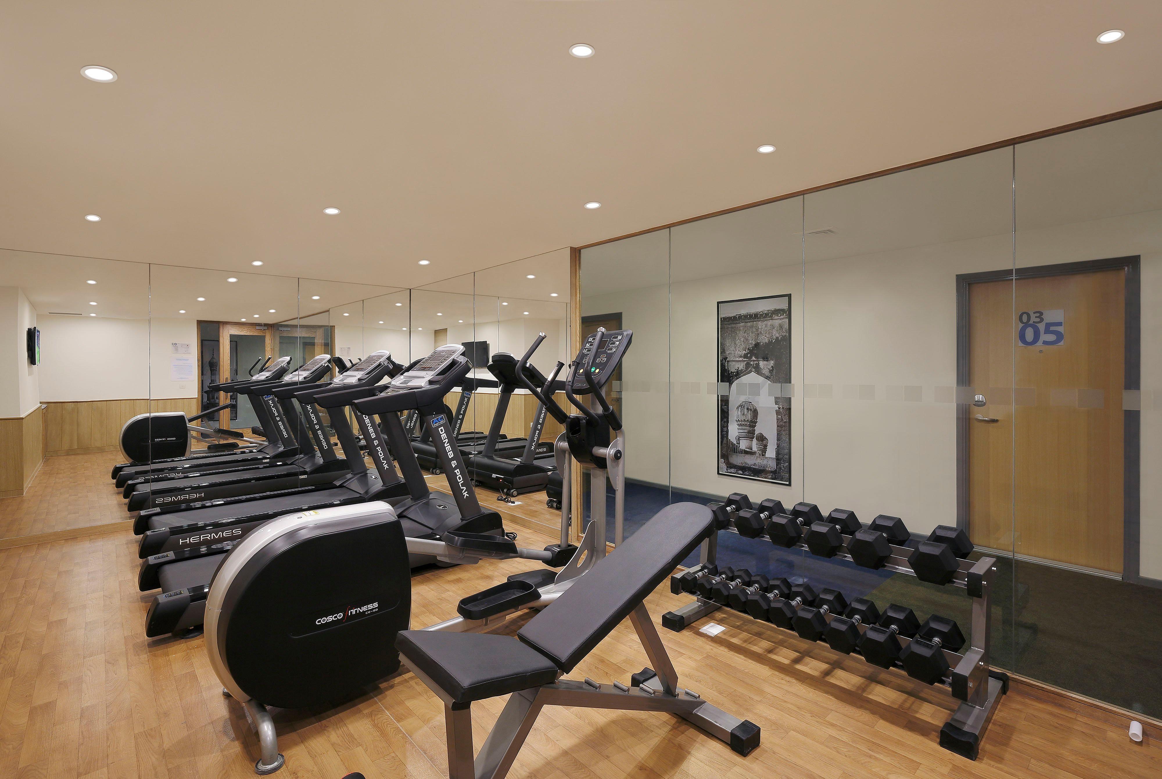 Holiday Inn Express Hyderabad Banjara Hills By Ihg Exterior photo