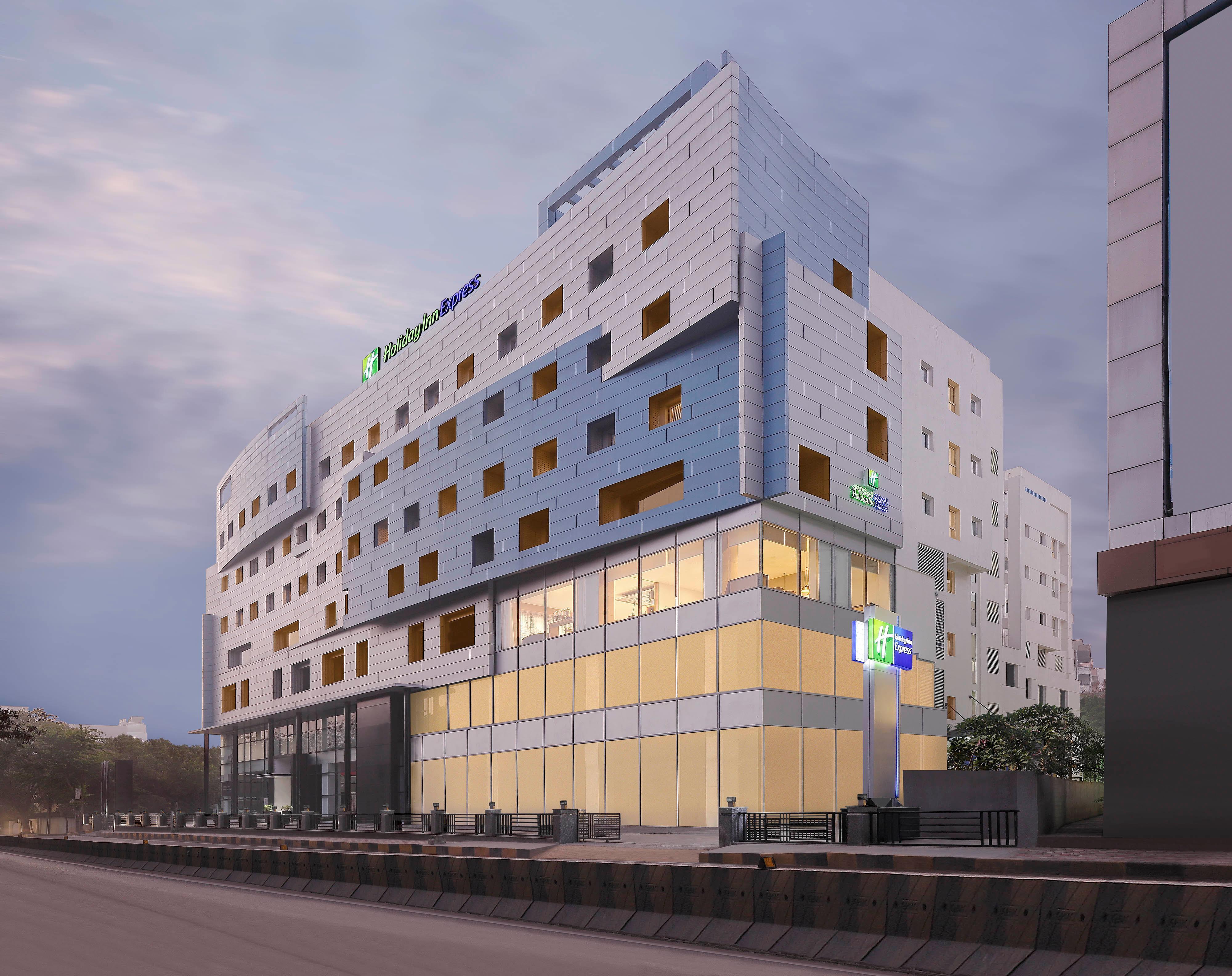 Holiday Inn Express Hyderabad Banjara Hills By Ihg Exterior photo