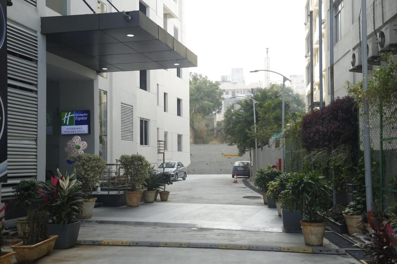 Holiday Inn Express Hyderabad Banjara Hills By Ihg Exterior photo